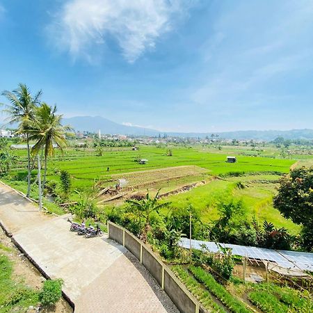 Villa Imperial Diamond Cibadak  ภายนอก รูปภาพ