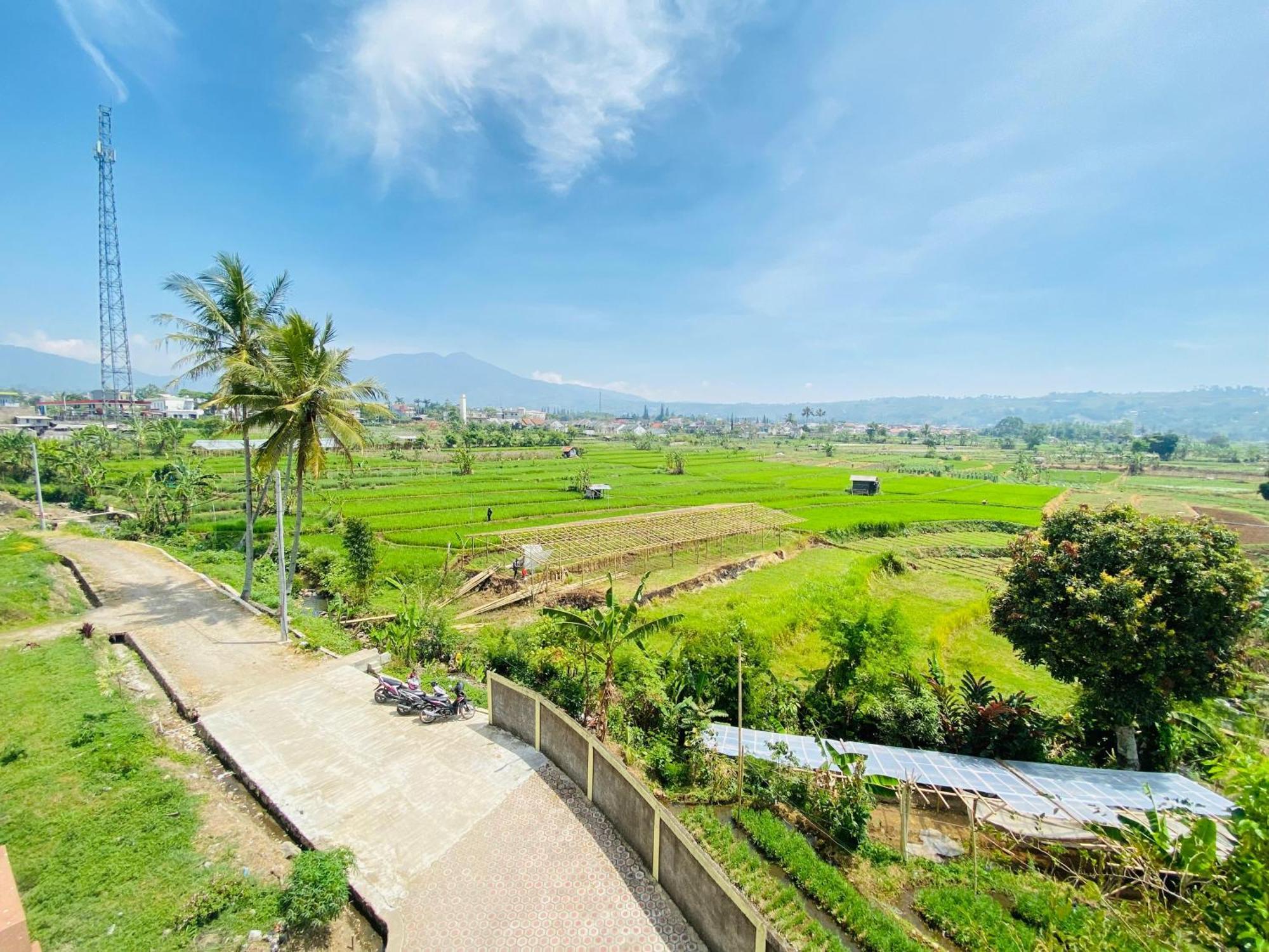 Villa Imperial Diamond Cibadak  ภายนอก รูปภาพ