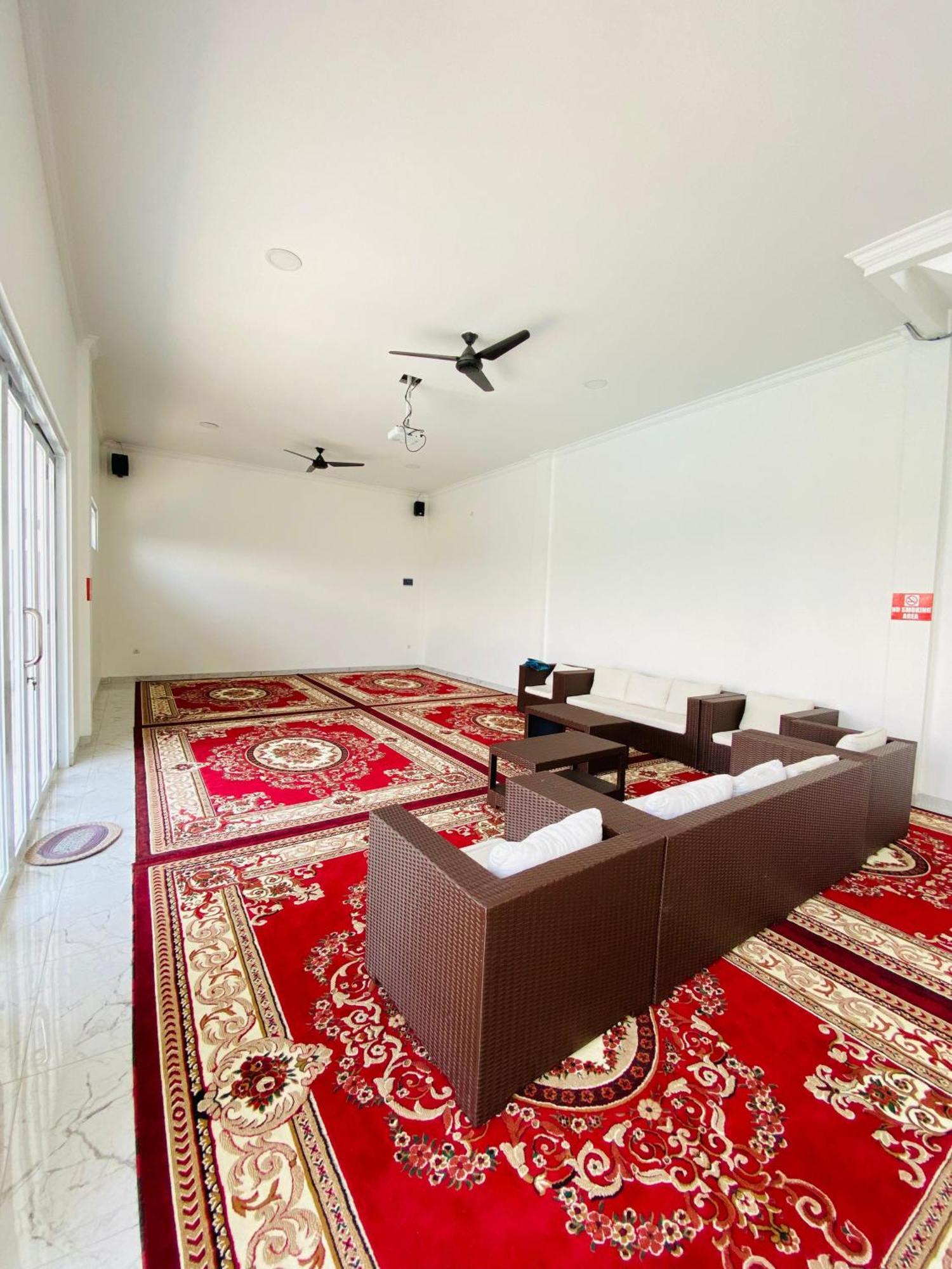 Villa Imperial Diamond Cibadak  ภายนอก รูปภาพ